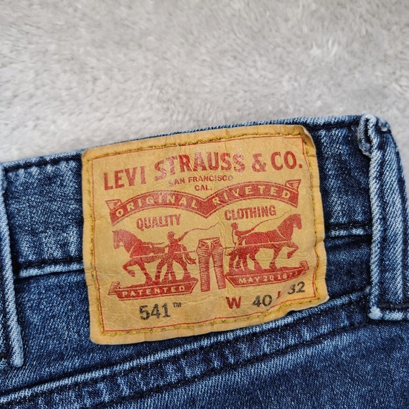 Levi Strauss 541 Athletic Fit Dark Wash Jeans Men W40 L32 - Picture 7 of 9